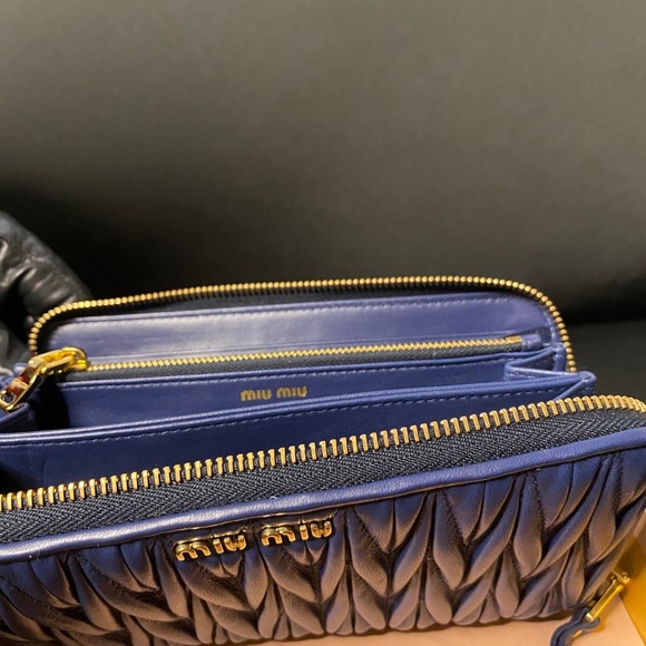 MIU MIU MATELASSE ZIPPER WALLET - Picture 16 of 16